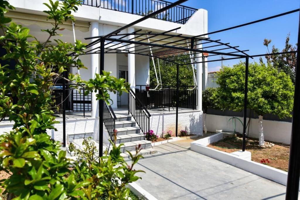 Μονοκατοικία Δίπλα Στην Θάλασσα Salamís Exterior foto