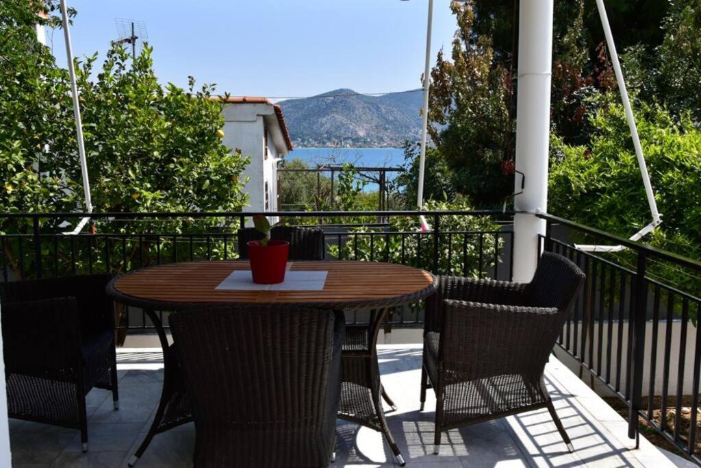 Μονοκατοικία Δίπλα Στην Θάλασσα Salamís Exterior foto